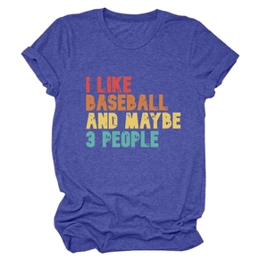 Détail du t-shirt bleu en coton avec imprimé texturé vintage I LIKE BASEBALL