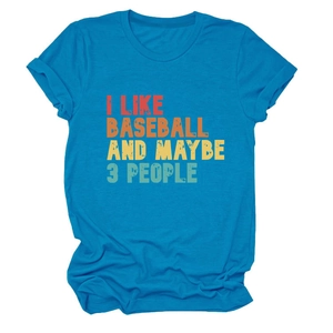 Détail du t-shirt bleu vif à col rond avec impression rétro I Like Baseball