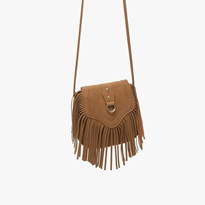 Sacoche selle marron en daim avec franges et rivets dorés pour femme chic