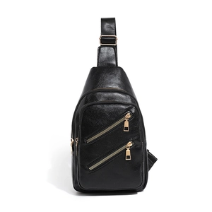 Sac de poitrine noir en cuir grainé avec double fermeture éclair et détails dorés