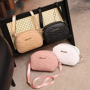 Mini Sac Bandoulière Femme Simple Matelassé à Vagues Sac à Épaule en Cuir PU Fermeture Éclair Petit Sac de Téléphone Mode Cadeau Décontracté