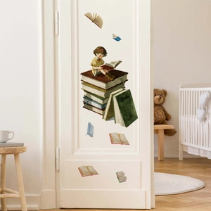 Wandtattoo mit lesendem Mädchen für Kinderzimmer und Schlafzimmer auf weißer Tür