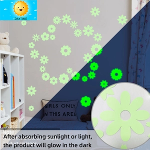 Stickers muraux marguerites lumineuses montrant l'effet fluorescent jour et nuit