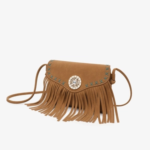 Borsa a tracolla boho in camoscio marrone con cuciture turchesi e lunghe frange