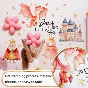 Détail de stickers muraux château rose avec texture feuille d'or pour chambre d'enfant