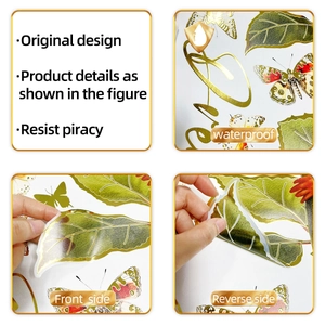Détail de stickers muraux papillon imperméables avec bords dorés et design recto-verso