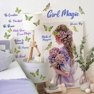 Stickers muraux papillons inspirants avec bords dorés dans un décor de chambre