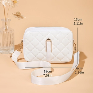 Dimensioni borsa a tracolla bianca trapuntata: larghezza 18cm, altezza 13cm e spessore 6cm