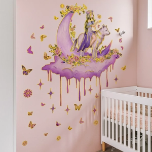 Sticker mural fille sur lune violette avec loup et étoiles dorées pour chambre