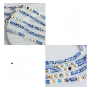 Détail du collier avec calcédoine bleue perles et acier au titane plaqué or 18 carats