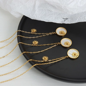 Golden daisy shell round pendant necklaces in polished 18k gold plated stainless steel