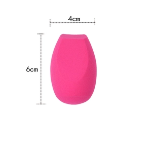Rozerode make-up spons met platte snit voor natte en droge make-up applicatie