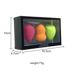 Drie-delige make-up spons set in zwarte doos met afmetingen 16,5x10x4,7 cm