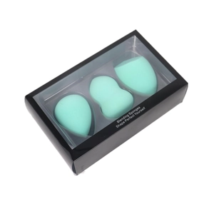 Drie-delige muntgroene make-up spons set in zwarte doos met verschillende vormen