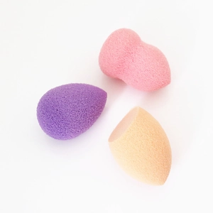Dreiteiliges Make-up-Schwamm-Set in verschiedenen Formen und Farben für die Gesichtsreinigung