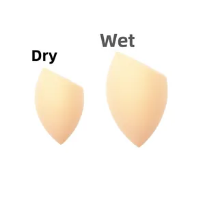 Größenvergleich des herzförmigen Make-up-Schwamms zwischen trockenem und nassem Zustand