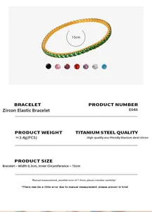 Detailansicht des 18k vergoldeten Titanstahl-Armbands mit grünem Zirkon-Inlay