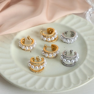 Boucles d'oreilles créoles ajourées dorées 18k style français avec perles