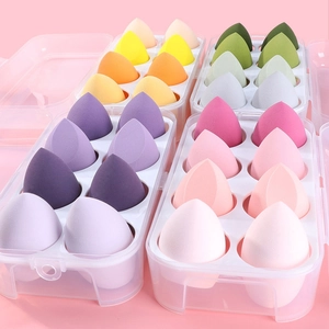 Set de 8 esponjas de maquillaje degradadas en una caja de almacenamiento clara