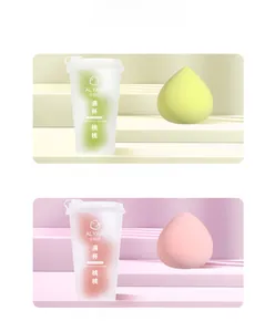 Détail des éponges de maquillage jaune citron et rose cerise en forme de gobelet