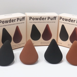Doppelpack schwarze und dunkelbraune Make-up Schwämme mit abgeschrägten Kanten und Kegeln