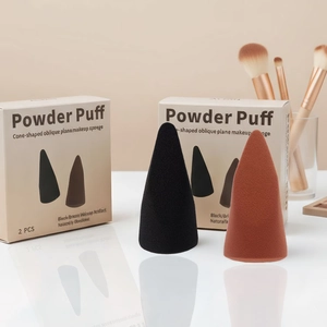 Duo kegelförmige Make-up-Schwämme in Schwarz und Ziegelrot mit edler Verpackung