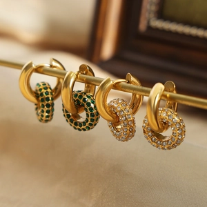 Boucles d'oreilles en acier doré 18K avec pendentifs amovibles en cristal vert et blanc