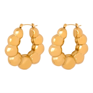 Boucles d'oreilles créoles bulle plaquées or en forme de U avec texture perlée polie