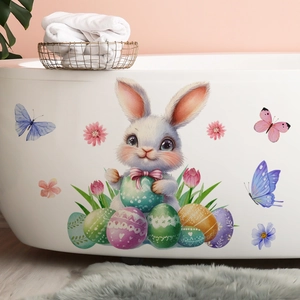 Détail de stickers muraux lapin et œufs de Pâques sur le côté d'une baignoire blanche