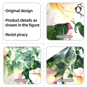 Détail des stickers muraux floraux en PVC montrant la texture étanche et le support adhésif