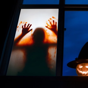 Autocollant de fenêtre avec silhouette d'ombre et mains sanglantes pour Halloween