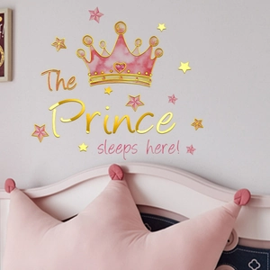 Sticker mural couronne rose aquarelle avec texte Prince sleeps here et étoiles dorées