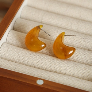 Vintage water drop resin earrings with amber marble pattern and gold plated steel