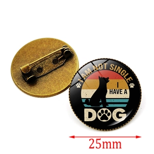 25mm Glasbrosche mit Hundesilhouette im Sonnenuntergang und Bronze-Basis für Damen