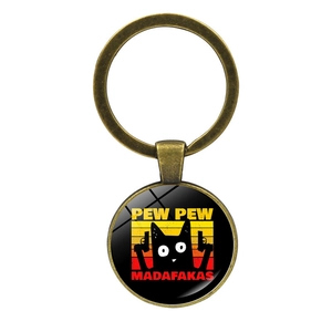 Porte-clés en bronze avec chat vintage meme et détail du texte 'PEW PEW'