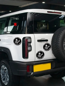 Trois aimants circulaires avec motif de faucheuse et slogan Don't Drink and Drive sur voiture