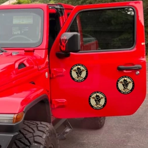 Autocollants magnétiques militaires pour voiture avec soldats ailés sur un véhicule tout-terrain