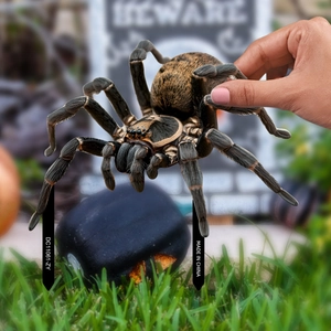Realistic large hairy spider garden stake for Halloween outdoor lawn decoration