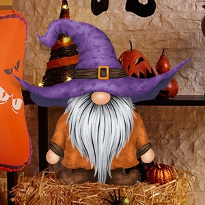 Halloween tuinkabouter met paarse heksenhoed en lange witte baard voor buitendecoratie