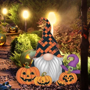Creatieve Halloween tuinpin met kabouter, pompoenen en toenaarshoeden voor buiten