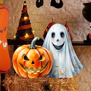 Halloween PVC tuinhek decoratie met spook en pompoenfiguur geplaatst op stro