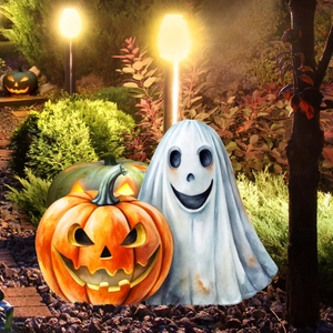 Halloween tuinstokken met lachende pompoen en spook voor buiten gazon decoratie project