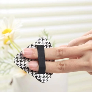 Houndstooth puff triangular makeup sponge with finger strap for base application