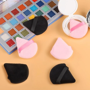 Borla de Polvos Flocada Triangular Esponja de Maquillaje de Terciopelo Suave Con Asa de Cinta para Polvos Sueltos Base Fijación Corrector Herramientas de Belleza Diaria