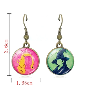 Orecchini Wicked asimmetrici con sagome di Elphaba e Glinda su ganci color bronzo