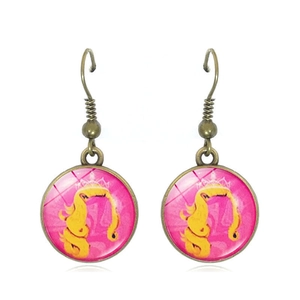 Orecchini Wicked vintage in bronzo con silhouette di principessa rosa e gancio a pesce