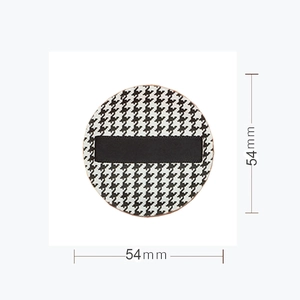 Gedetailleerd beeld van 54mm ronde pied-de-poule poederdons met zwarte vingerband