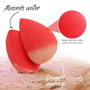 Vue macro d'éponge maquillage avec texture de pores et design bicolore
