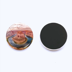 Detail view of round crystal glass magnet showing Horseshoe Bend landscape and black soft magnet