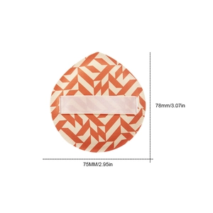 Detailansicht der herzförmigen Rubycell-Puderquaste mit Maßen von 78mm x 75mm für Make-up